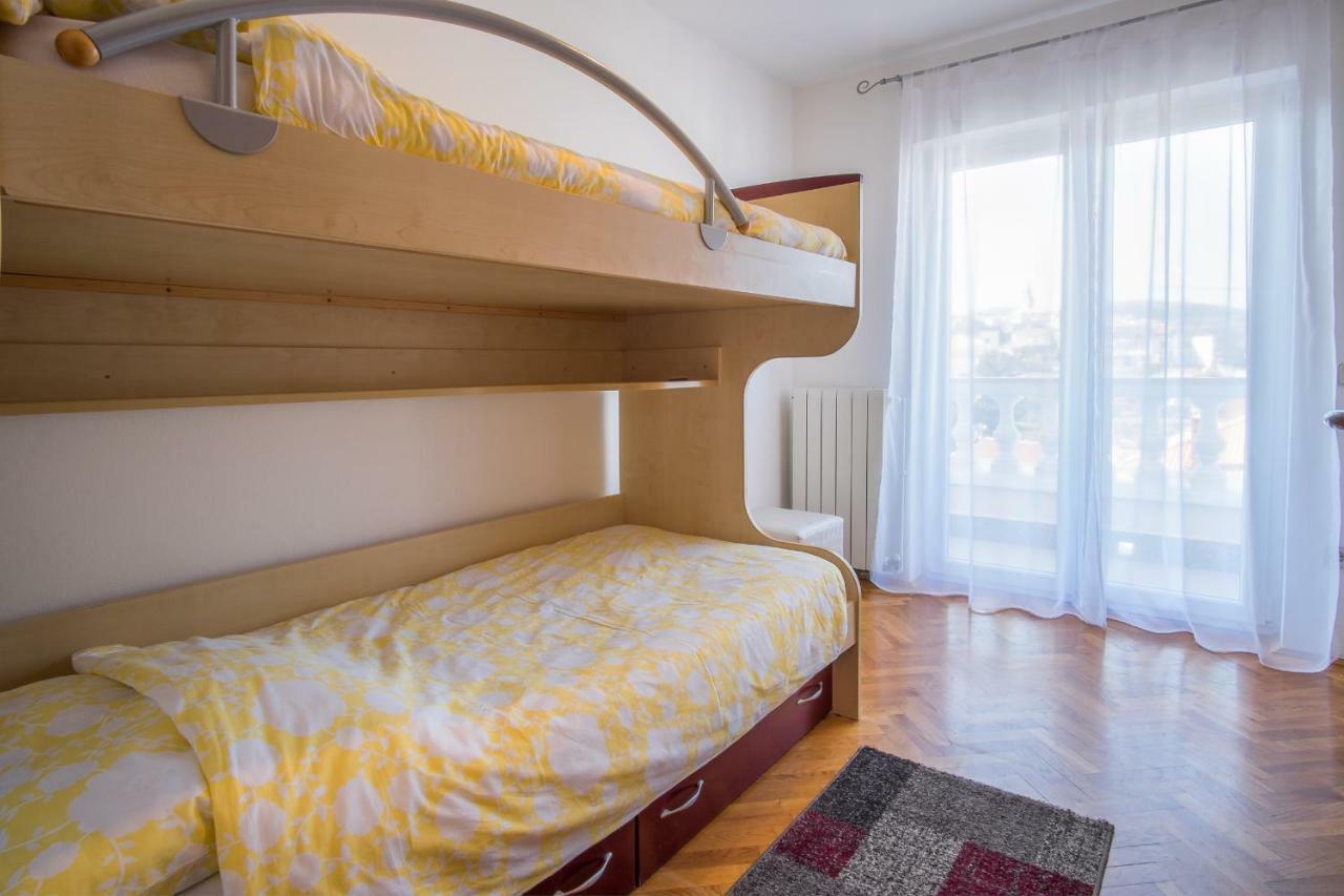 Apartman Cubranic Apartment Vrbnik Ngoại thất bức ảnh